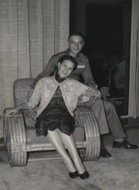 蒋方良和长子蒋孝文 