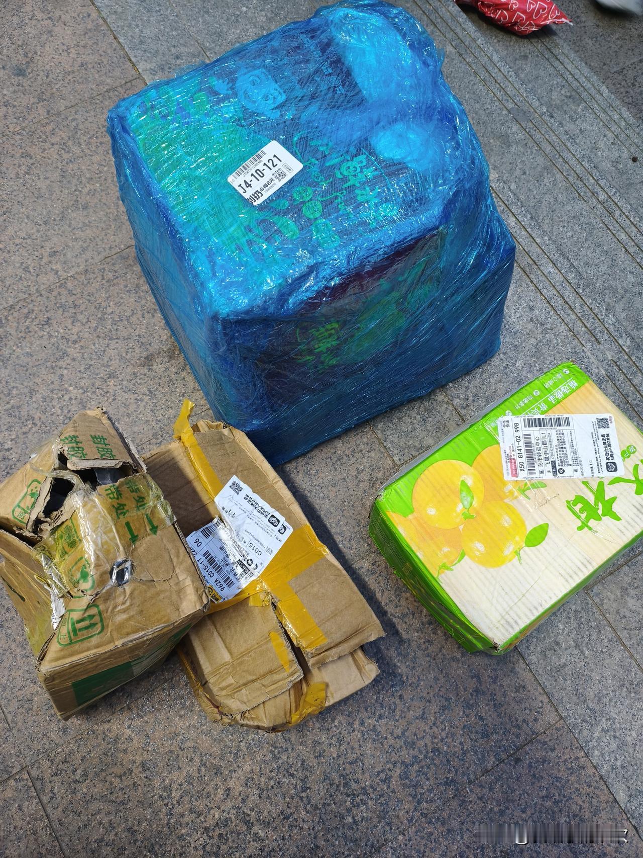 我是乌鲁木齐人，73年属牛的，今年53岁。今天，我一下收到了七个快递。心情美美哒