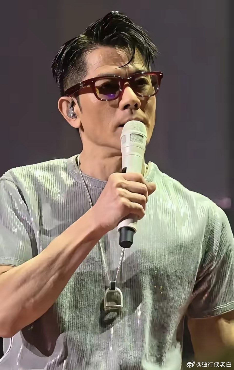 60岁的郭富城，在广州演唱会对着满场观众说了一句全场安静的话：我完全无法接受自己