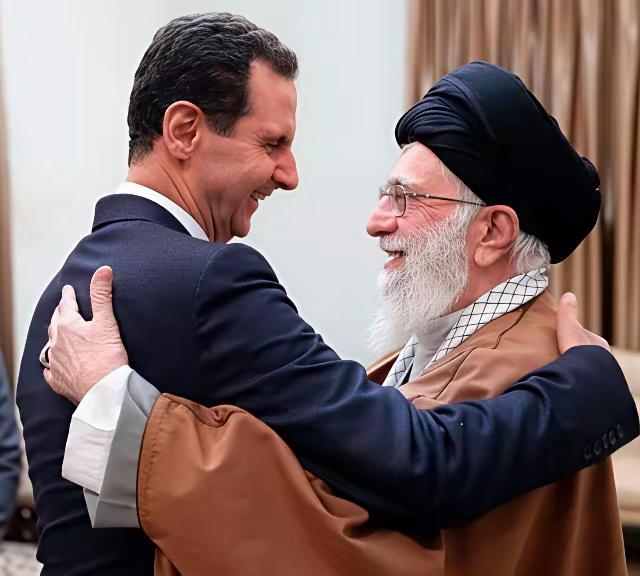 还是巴沙尔聪明，会见机行事，不跑得快，恐怕下场和哈梅内伊或马杜罗差不多。现在听到