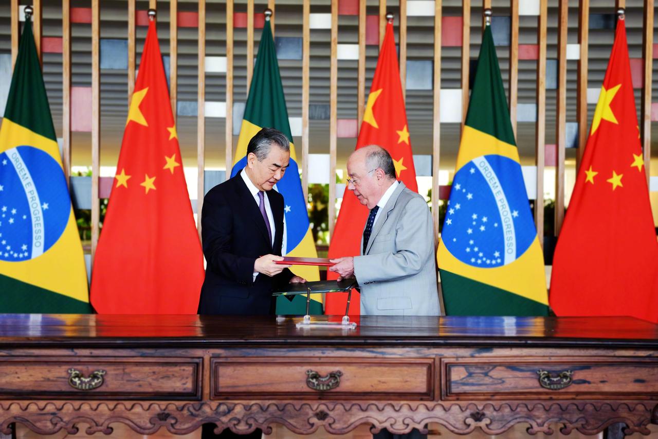 巴西外交部长急冲冲的来中国:实际原因，巴西是前面自己坐地起价搞砸了，又怕被美国抢