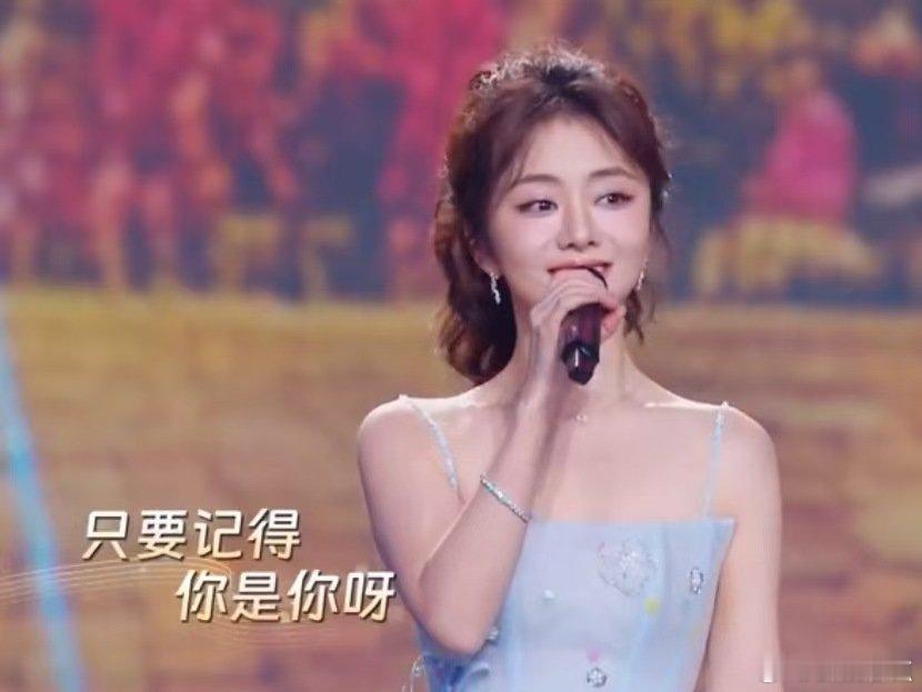 谭松韵龚俊百花迎春神仙同框2026百花迎春 谁被谭松韵龚俊同框戳中了！和前辈们一