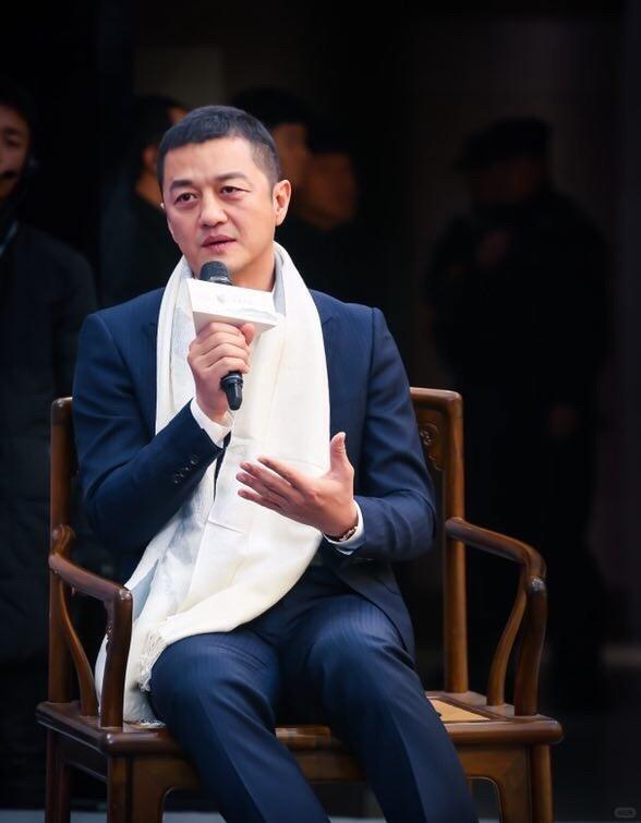 一、事件核心（2026年2月直播）
 
李亚鹏直播哽咽落泪，自爆2015年人生最