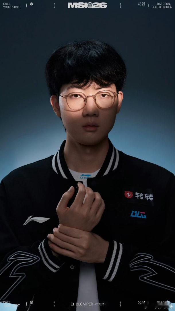 你道哥虽然ad出道，但那年刚好下路群魔乱舞，道哥一手无敌吸血鬼，超威自叹不如Vi