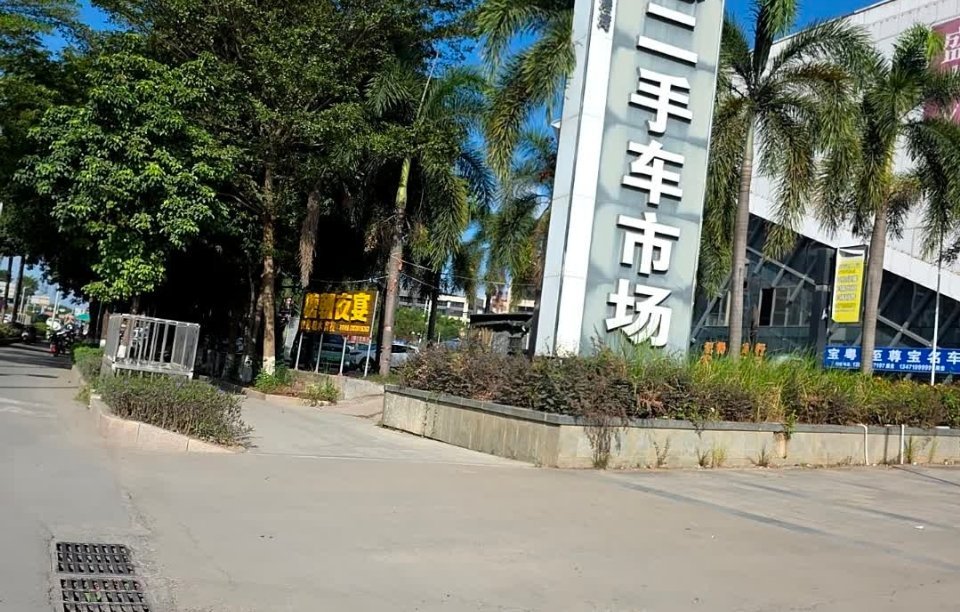二手油车价格崩盘时代大变天，如今新能源车有政策扶持，油价还居高不下，买车首选电车