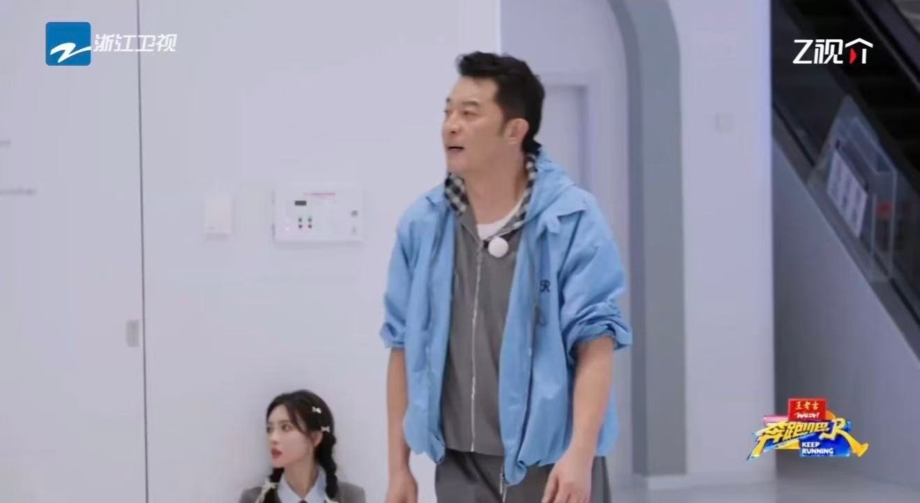 张真源连撕四人名牌终结比赛 连撕四人，终结比赛。张真源用实力证明：撕名牌，我是专