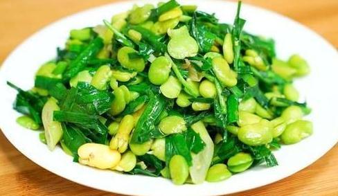 3分钟快手菜--^--韭菜炒蚕豆原料：韭菜、蚕豆各适量。配料：盐、料酒、鸡精各适