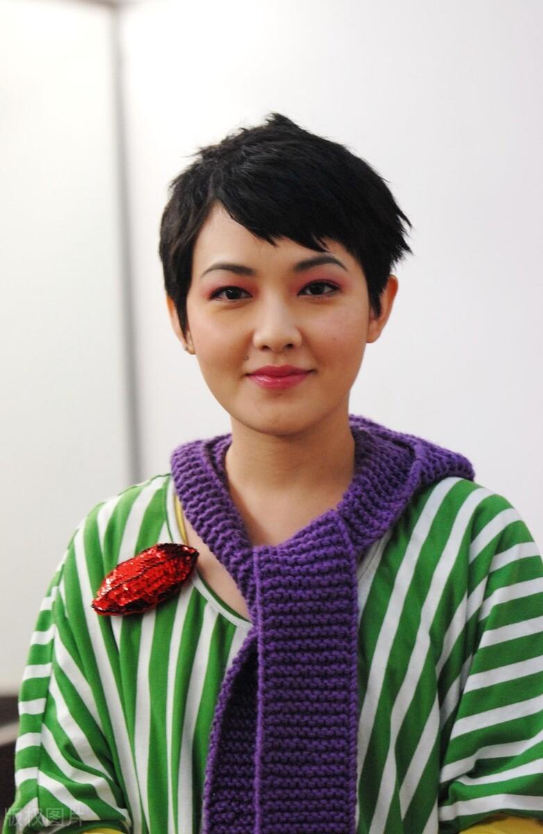 2004年，范晓萱和歌手Allen相恋，Allen提出只恋爱不结婚、做丁克，为了