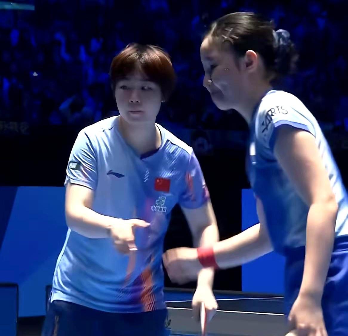 刚把张本美和打哭，记者问她新年目标，她笑着说：希望瘦一点。
 
话筒递过来，全场