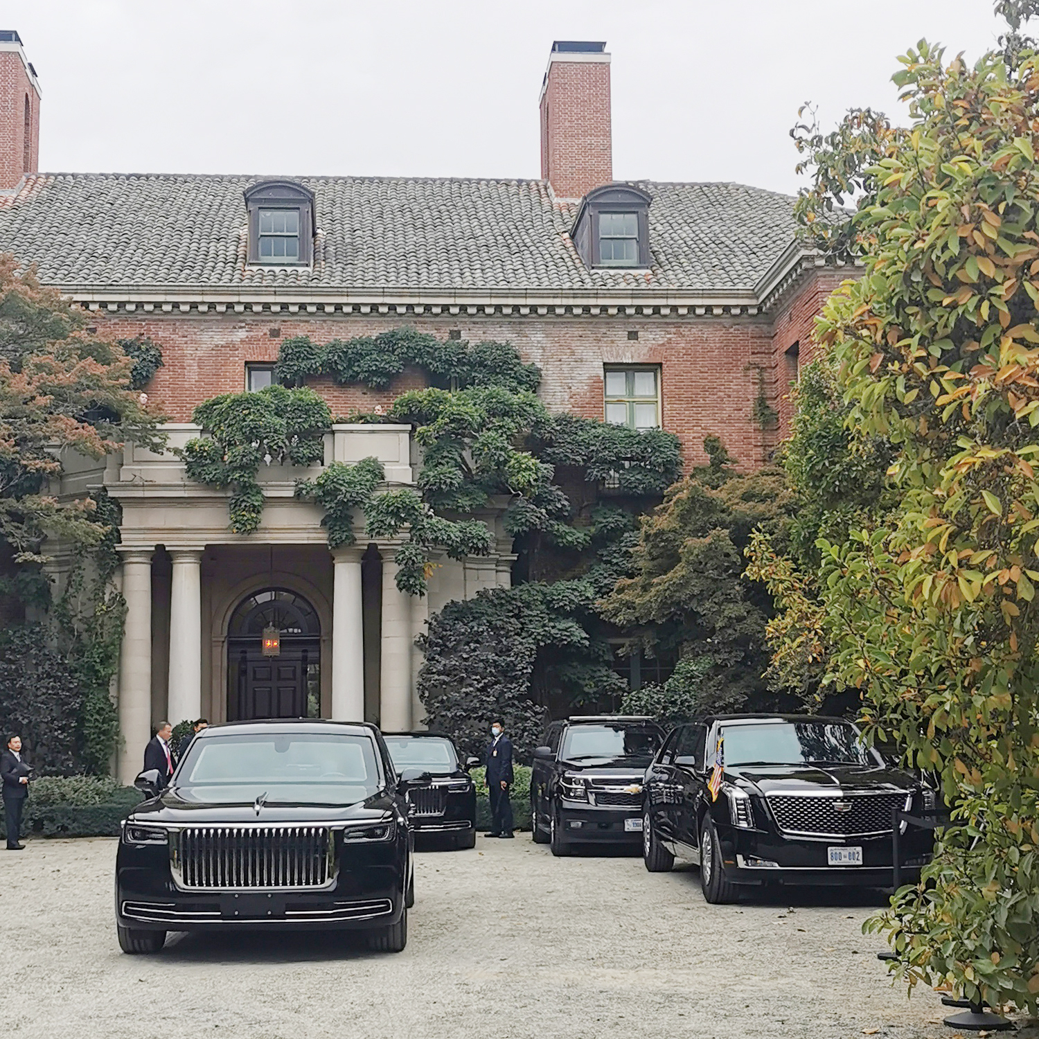 🇨🇳Chinese Hongqi and 🇺🇸American Cadi
