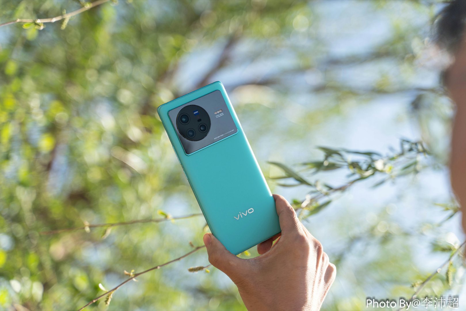 vivo X80也更新相机「质感模式」了！还新增蔡司风光与建筑模式，蔡司相框水印