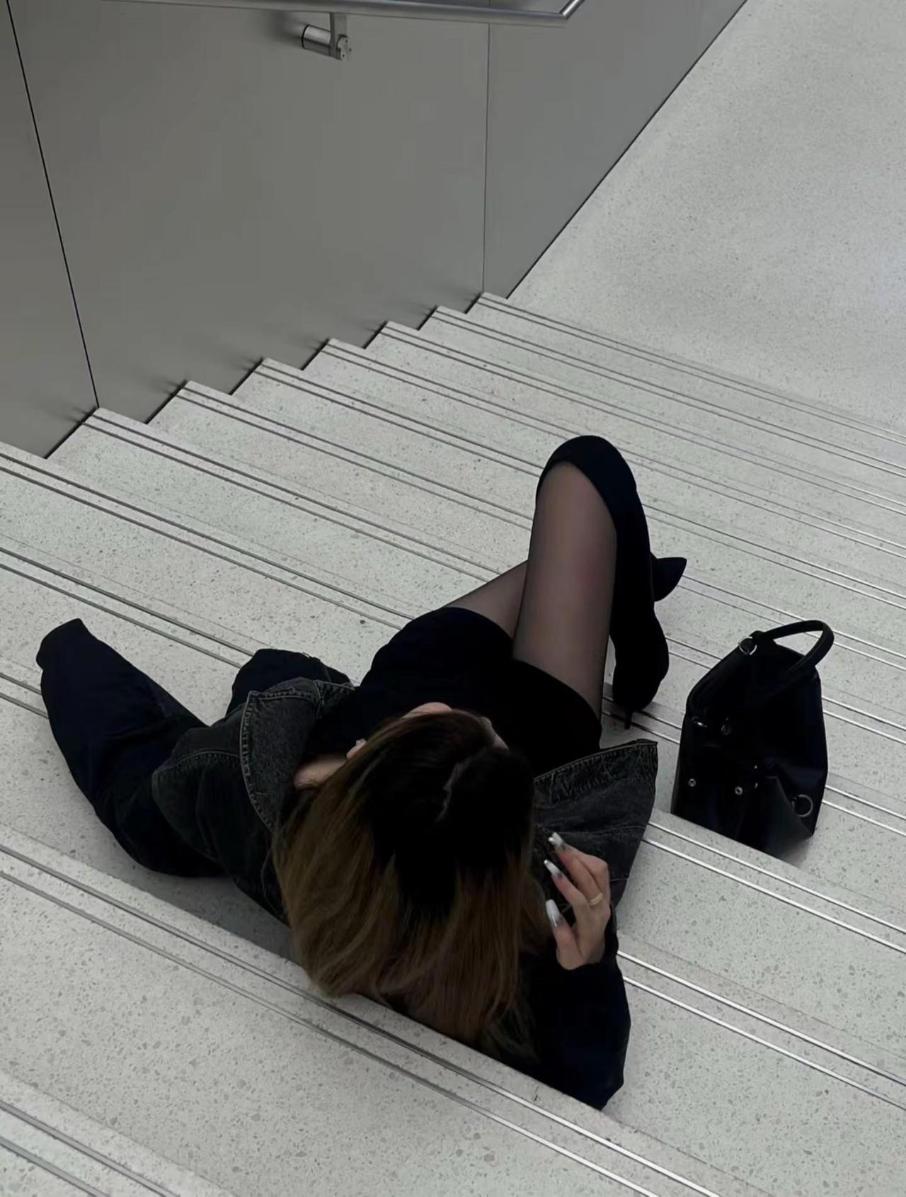 新的一年。长筒靴 靴子 靴子穿搭 靴子的搭配