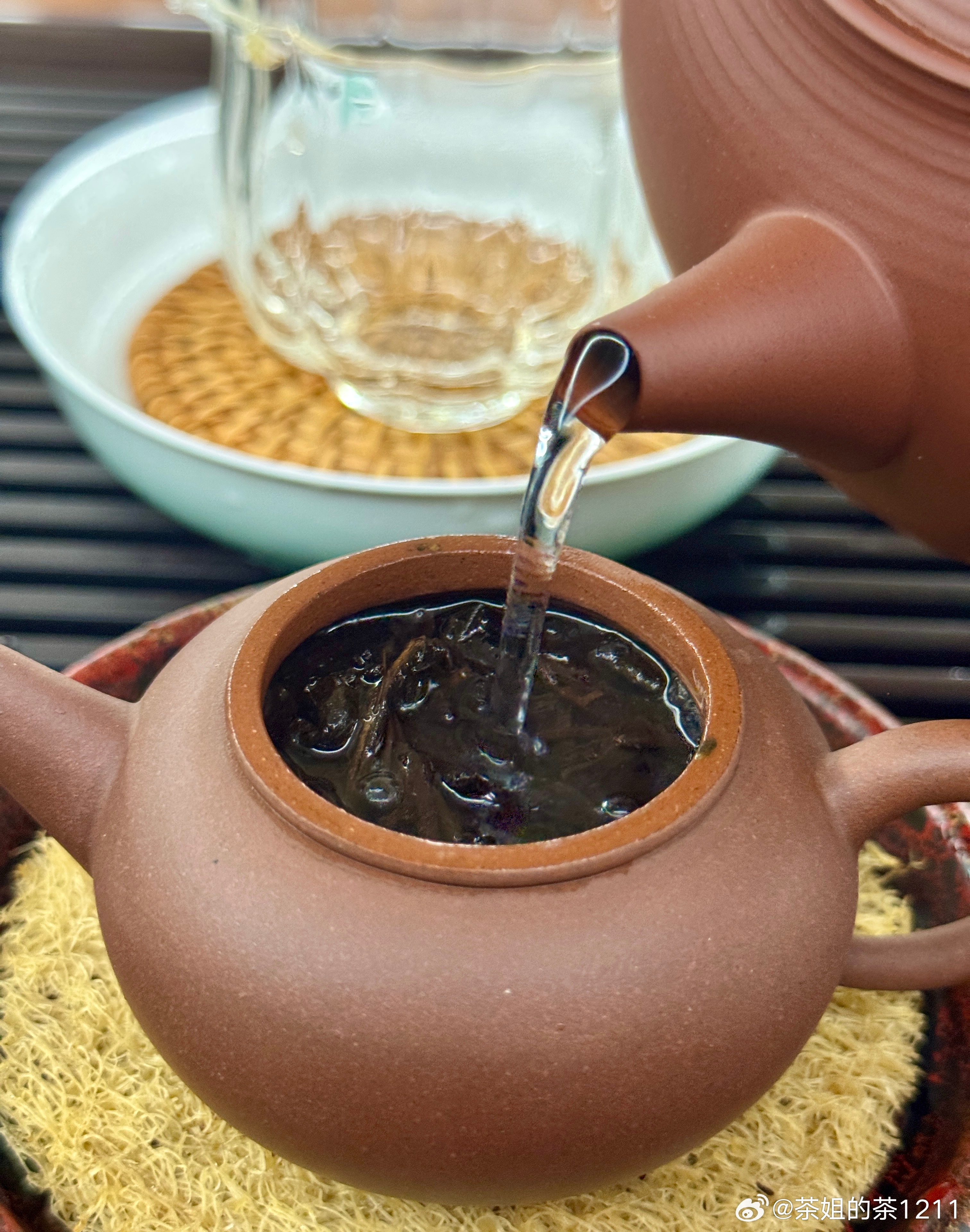 天天下雨，我还是认真喝茶吧继续喝我的老六堡，上午喝06，下午喝07参香多喝点茶，