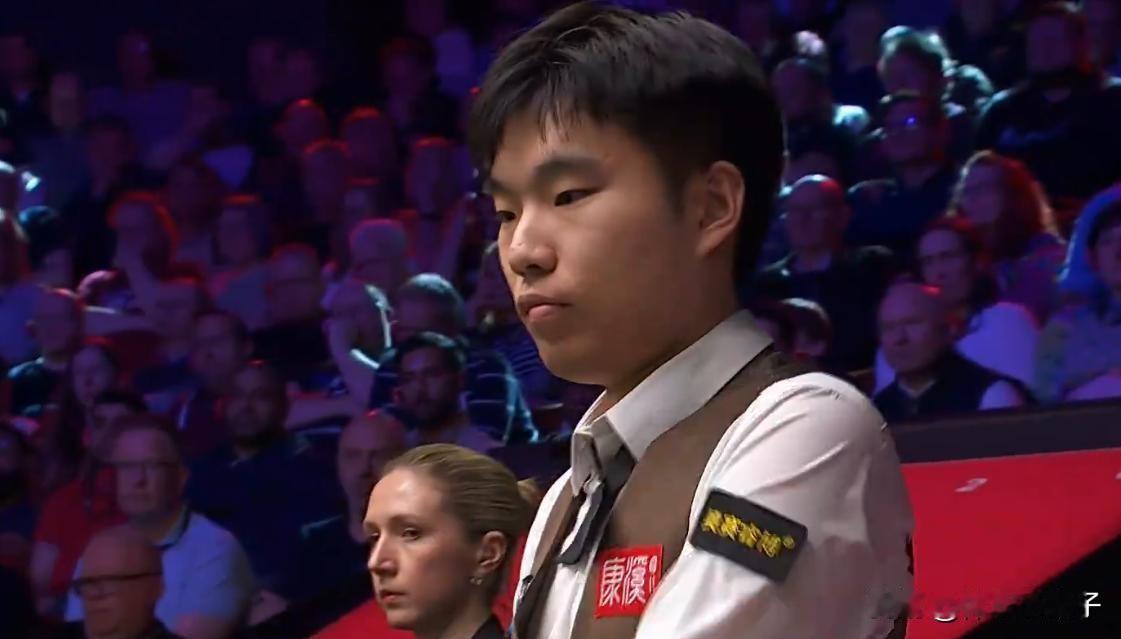 世锦赛双赛点
范争一那颗中袋值不值得拼？
今日凌晨，范争一在2026年斯诺克世锦