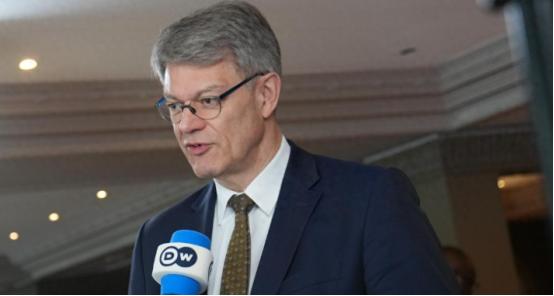 万万没想到！德国铁路能烂到这地步，准点率才60%，连自己家的部长都忍不住急眼，说