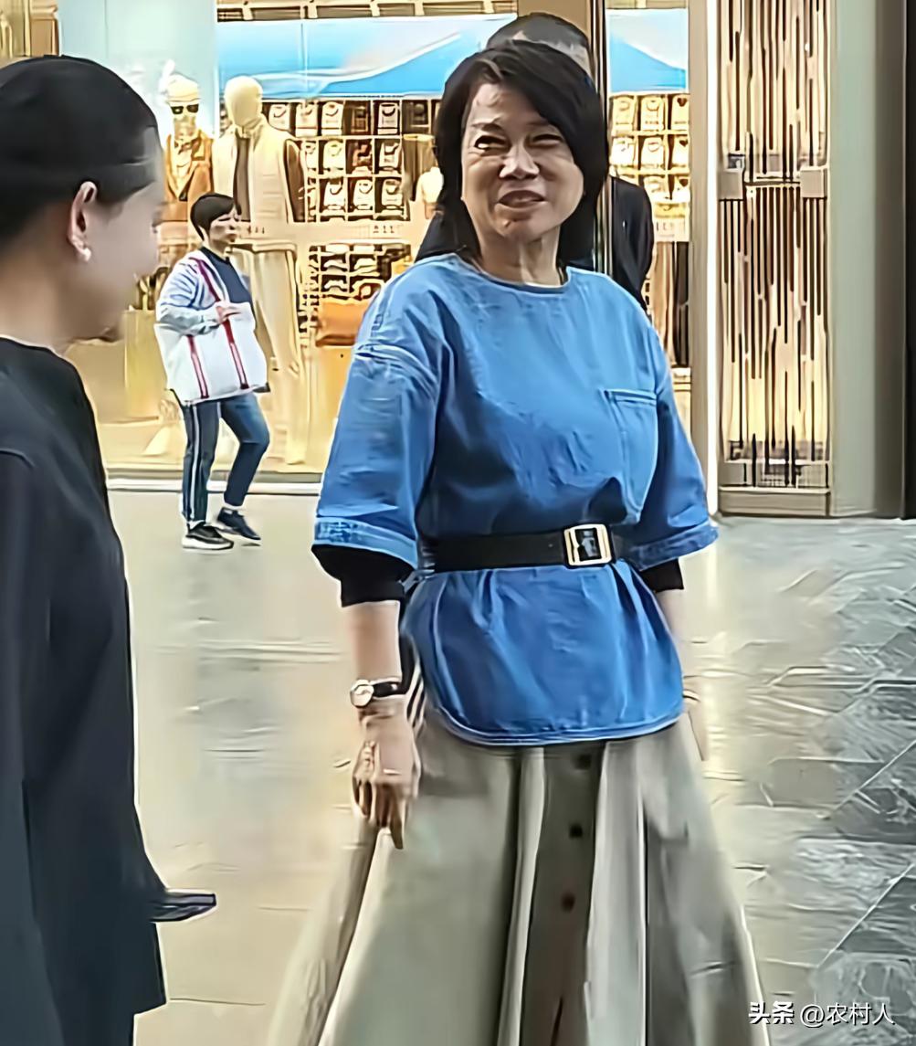 被董明珠吸引，从来不是因为她的年龄。而是她雷地风行的气势，身上那股不服输的劲。她