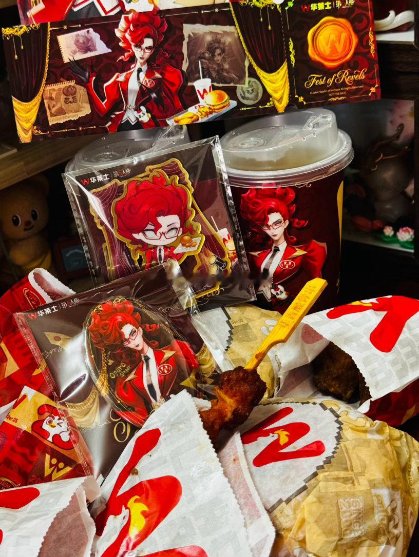 ada的美食之旅  1️⃣ 肯德基✖️史迪奇2️⃣  瑞幸✖️Hello Kit