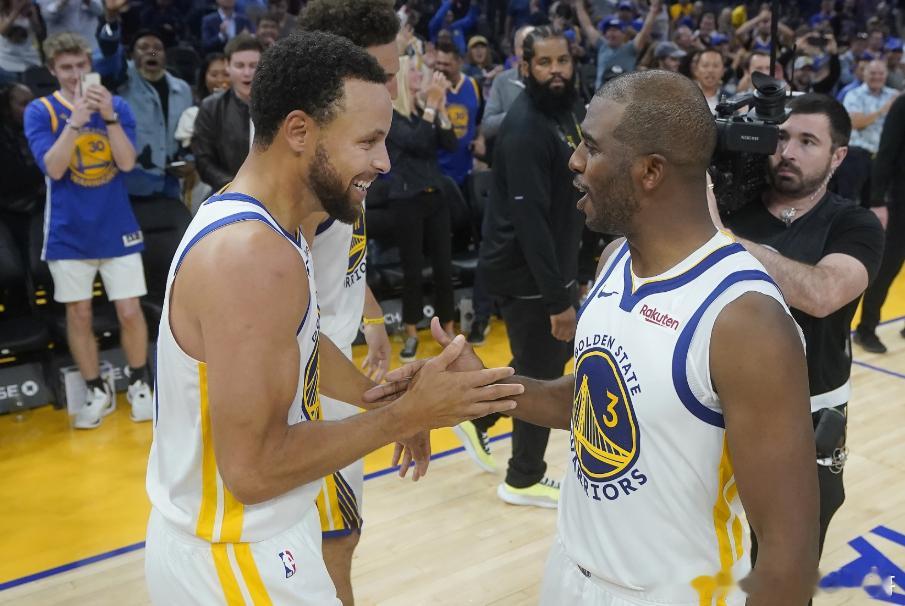 NBA球星克里斯·保罗在社媒宣布退役，结束职业生涯。勇士官方发文向保罗致敬，官推