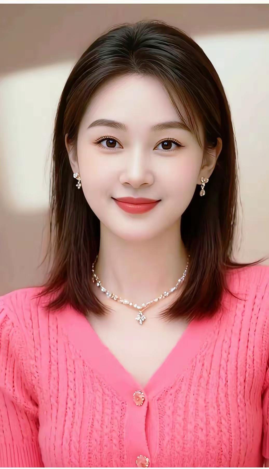 甜美少女风，粉色毛衣搭配珍珠项链，温柔可人！