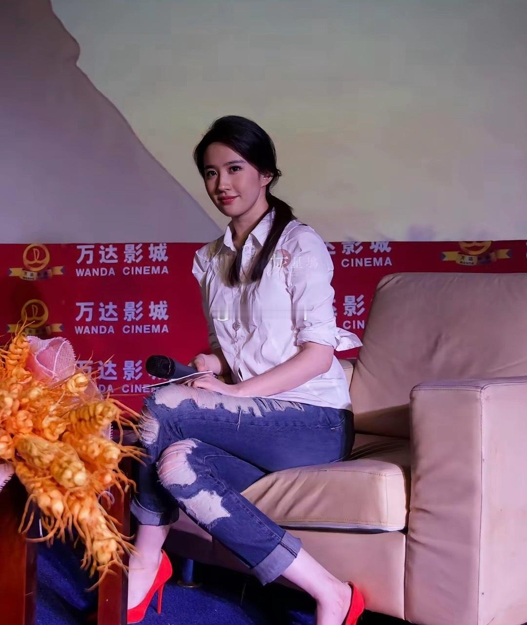 她真的好美 