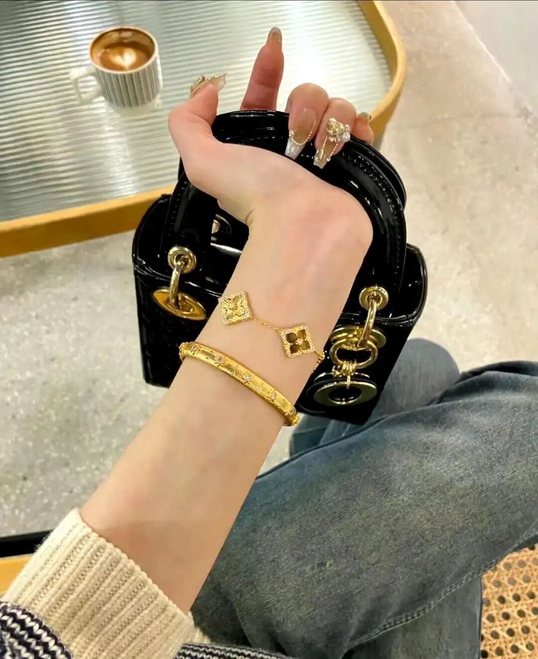 ʟɪᴠᴇ ɪɴ ᴛʜᴇ ᴘʀᴇꜱᴇɴᴛ💰 ⁺¹ºº人间清醒，搞钱上瘾，肤浅又快