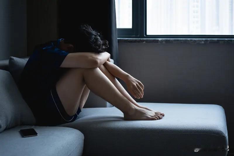 两个人能吵起来，大概率是两个人智商都不高，经常发脾气，吵架的那个人，百分百是智商