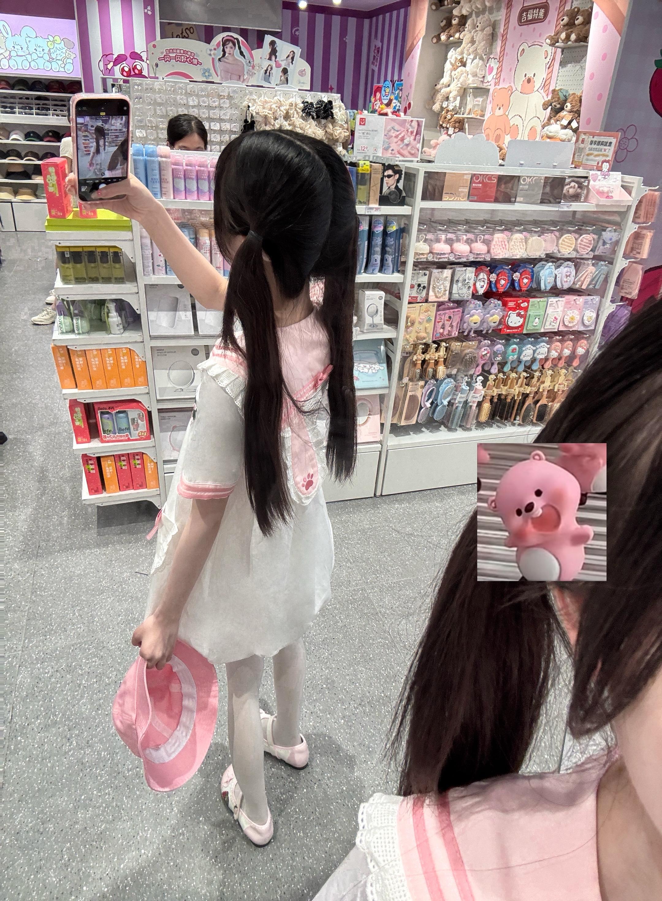 第七个雨季在她耳钉背面发霉