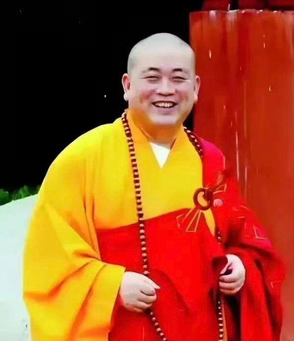 释永信老婆释永信商业事迹，举报称生女的师太是释延洁释永信，原名刘应成，1965年