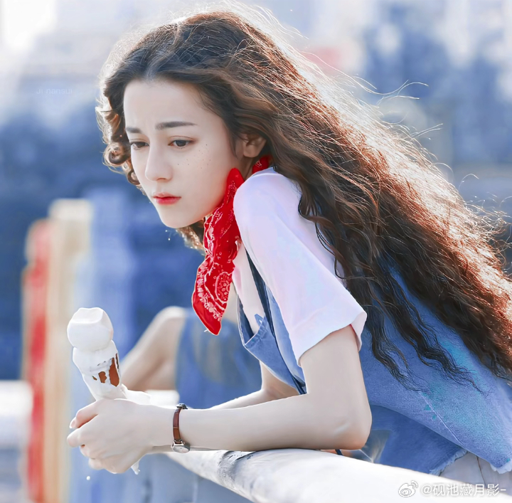迪丽热巴钰珑 dlrb 迪丽热巴功夫女足 dlrb 迪丽热巴卫蓝你闪耀一下子，我