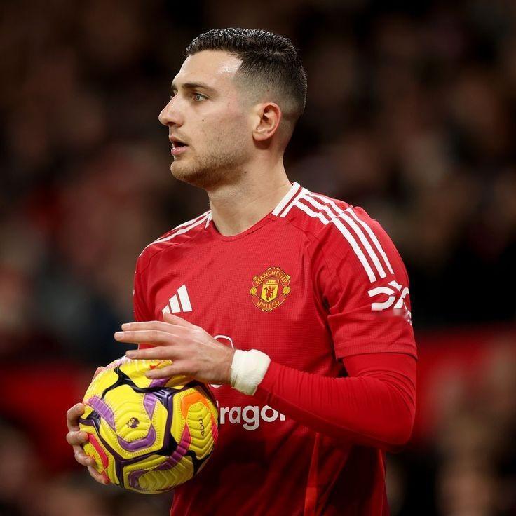 【达洛特：防守端问题太大】足总杯第三轮，曼联1-2被布莱顿淘汰。后卫达洛特赛后认