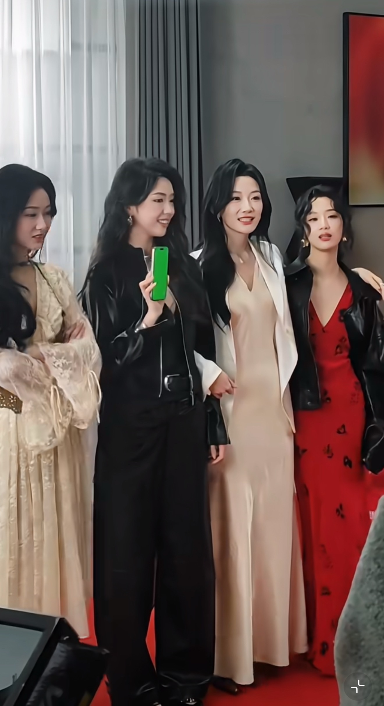 谁给这四个人抬部女性群像剧王小亿、李柯、韩雨彤、岳雨婷，四种完全不同的美，凑在一