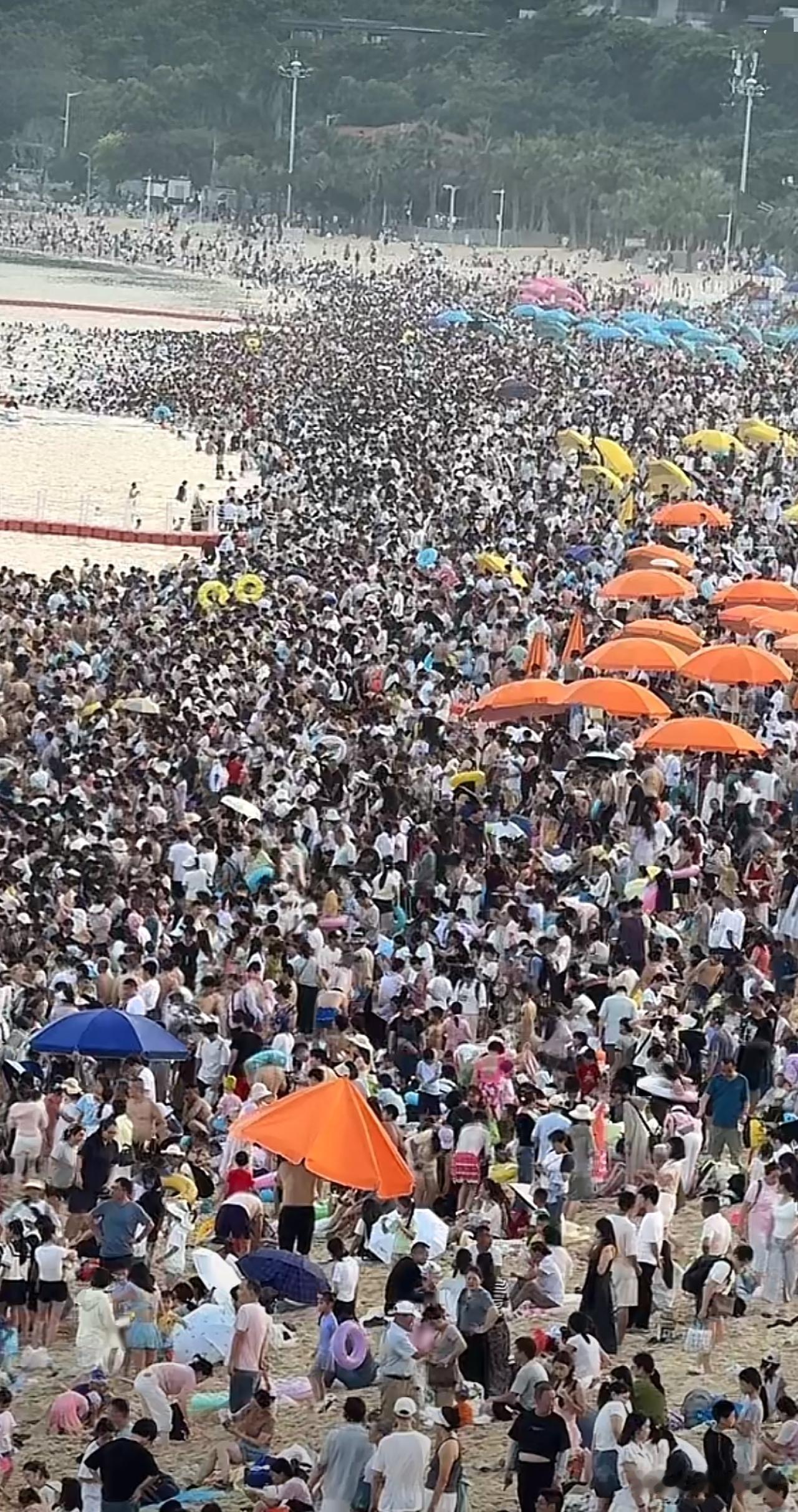 深圳大梅沙现场游客