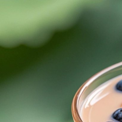 以下是自制水果奶茶的步骤： 材料准备 - 各种水果（如草莓、芒果、火龙果等，可根