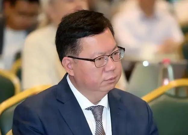 台桃园市前市长郑文灿因涉嫌贪污案被法院裁定当庭收押，同时，民进党廉政委员会也正式