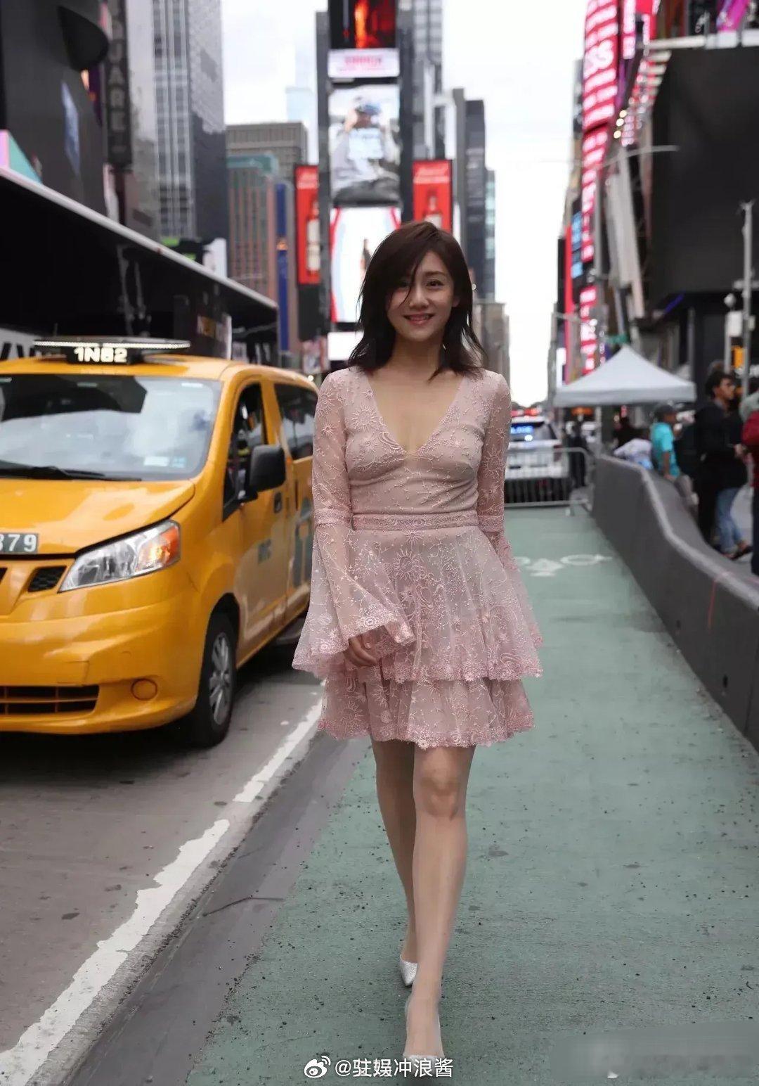 除了脸小之外，刘芸的身材难以形容。。。。 ​​​