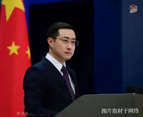 人民日报发声！高市早苗越线挑衅，谁给的底气？
 
人民日报一句“绝不容忍”，字字