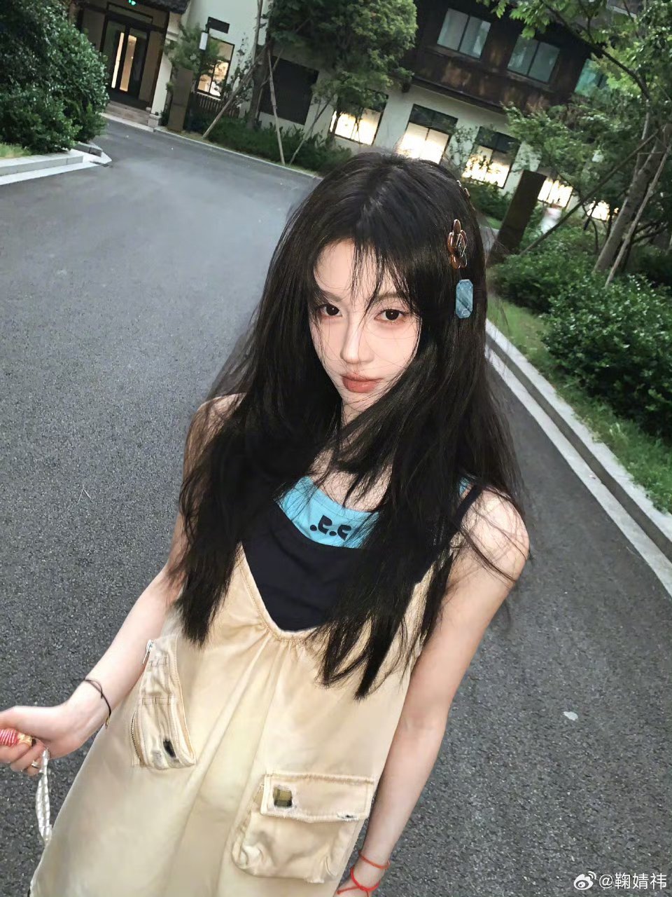 鞠婧祎更新营业，美得好轻松 ​​​
