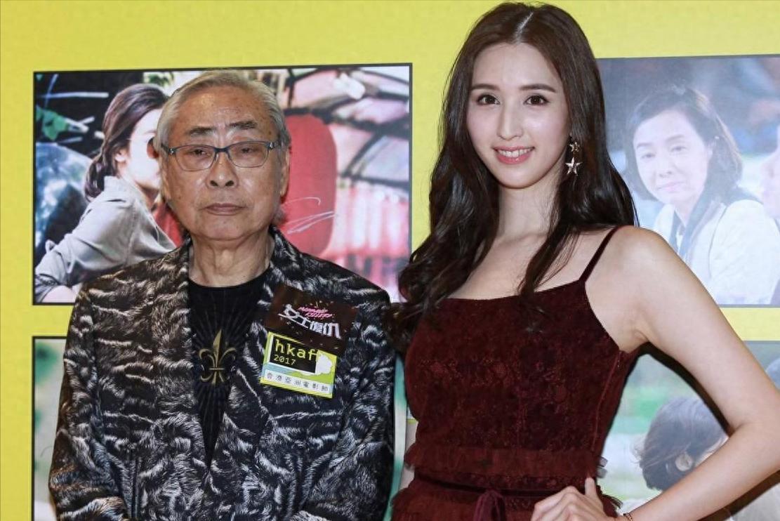 她曾是体操女神，退役后与大自己51岁干爹相恋，“媒人”竟是她爹。
 
 
 
