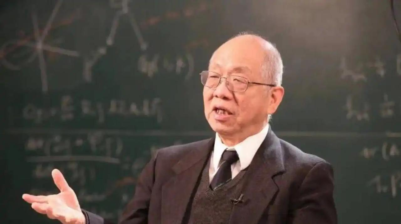 [浮云]美籍华裔数学家丘成桐：“中国的数学水平比美国落后八十多年，大概还停留在上