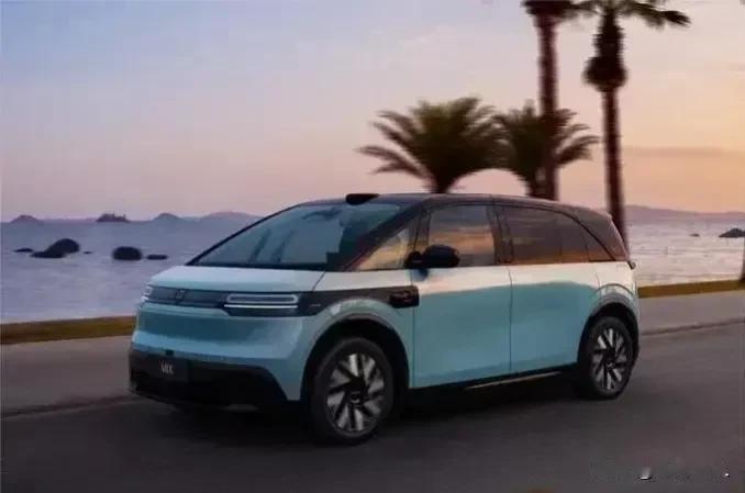 不得不承认，这就是赤裸裸的现实！
油车30万：使用10年，油费10万，卖5万！
