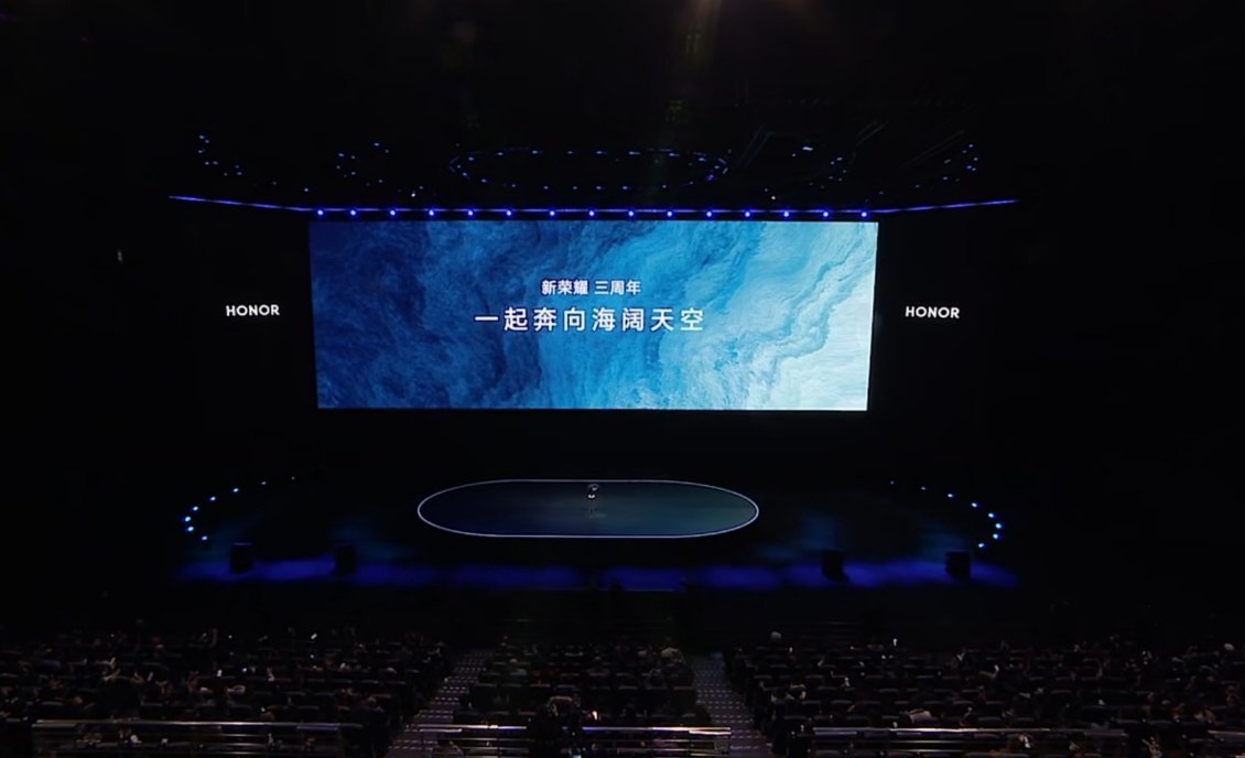 荣耀100系列价格公布：标准版搭载骁龙7 Gen3-2499起荣耀100 Pro