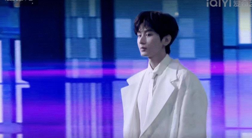 成毅后退这几步  成毅撤回一个成毅  成毅撤回一个成毅，后退这几步太萌了 