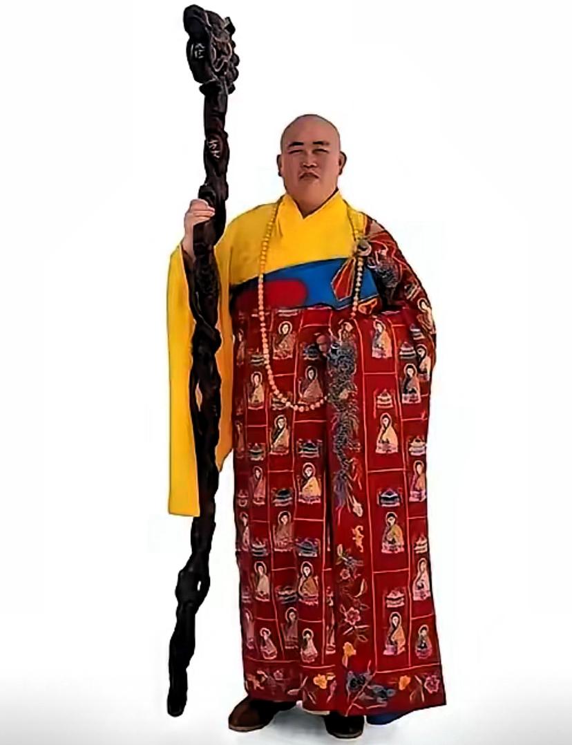 释永信被捕快三个月，
那件传得满城风雨的16万云锦袈裟，
终于有了确切消息！
