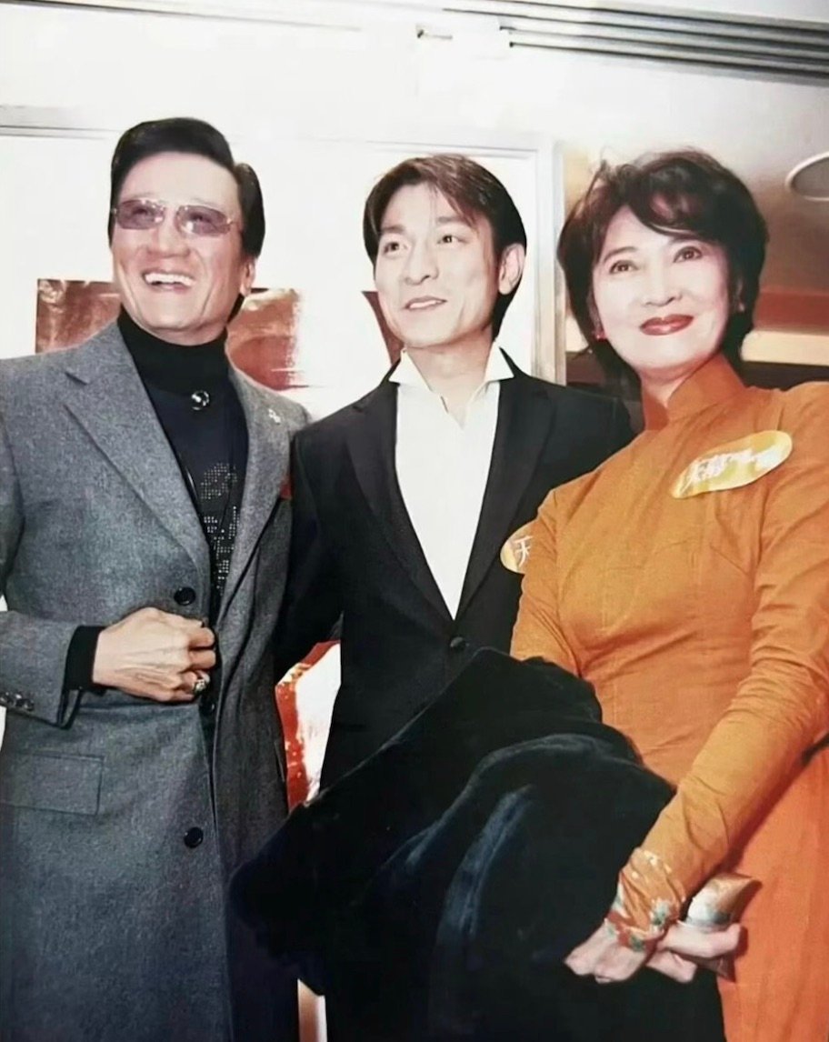 谢贤说男人最重要的是潇洒 谢贤年过八旬仍在身材管理 《千王之王》的罗四海开启了港