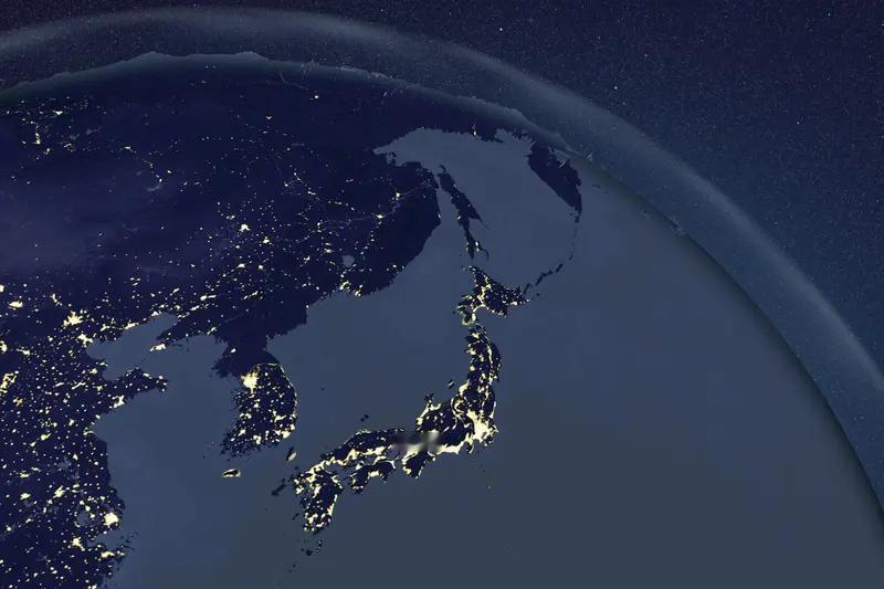 日本担心中美关系稳定，原因很现实。长久以来，日本靠中美矛盾分歧获利，一边紧跟美国