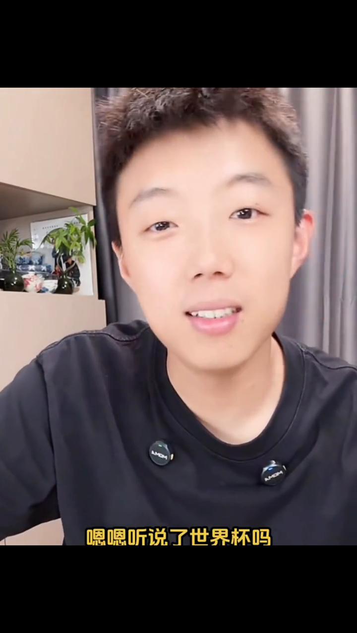 大家天天都说能不能让东哥直播，人家不能不直播，我天天直播，对不对？张指导也是一样