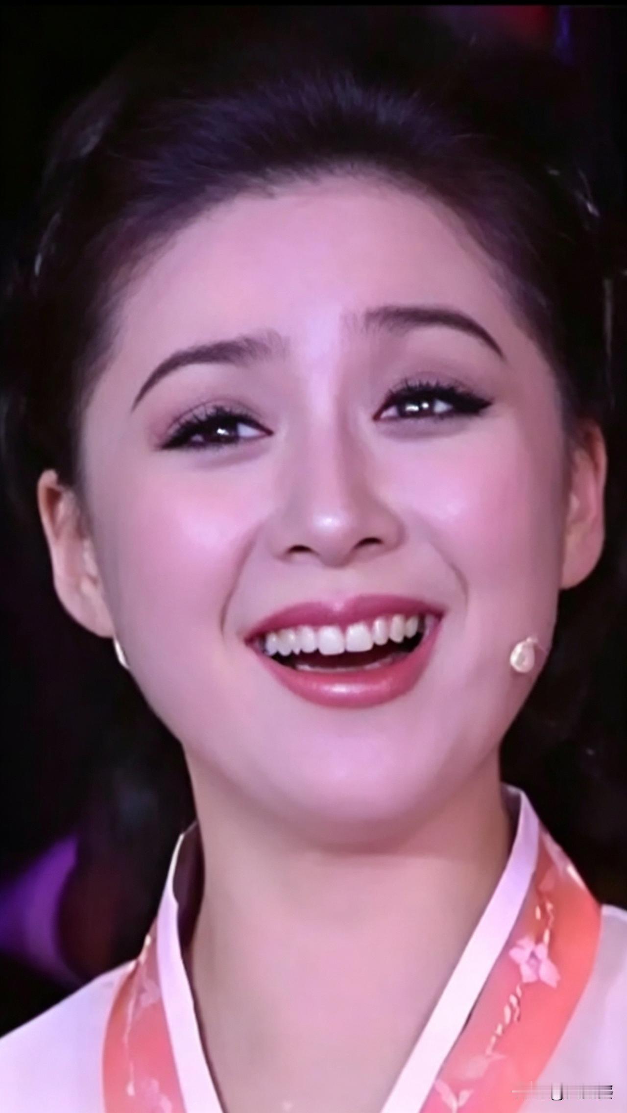 朝鲜国宝级歌唱家，人民演员，徐银香。一旦获得“人民演员”称号，就意味着：
 
-