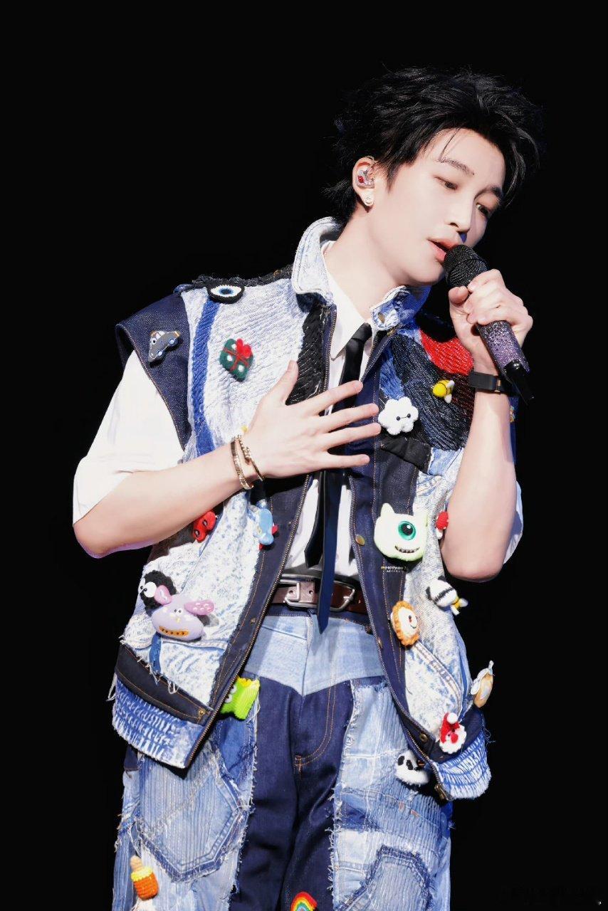 黄子弘凡演唱会长沙收官舍不得扭蛋机的惊喜，舍不得活力满满的局长！巡演收官不是终点