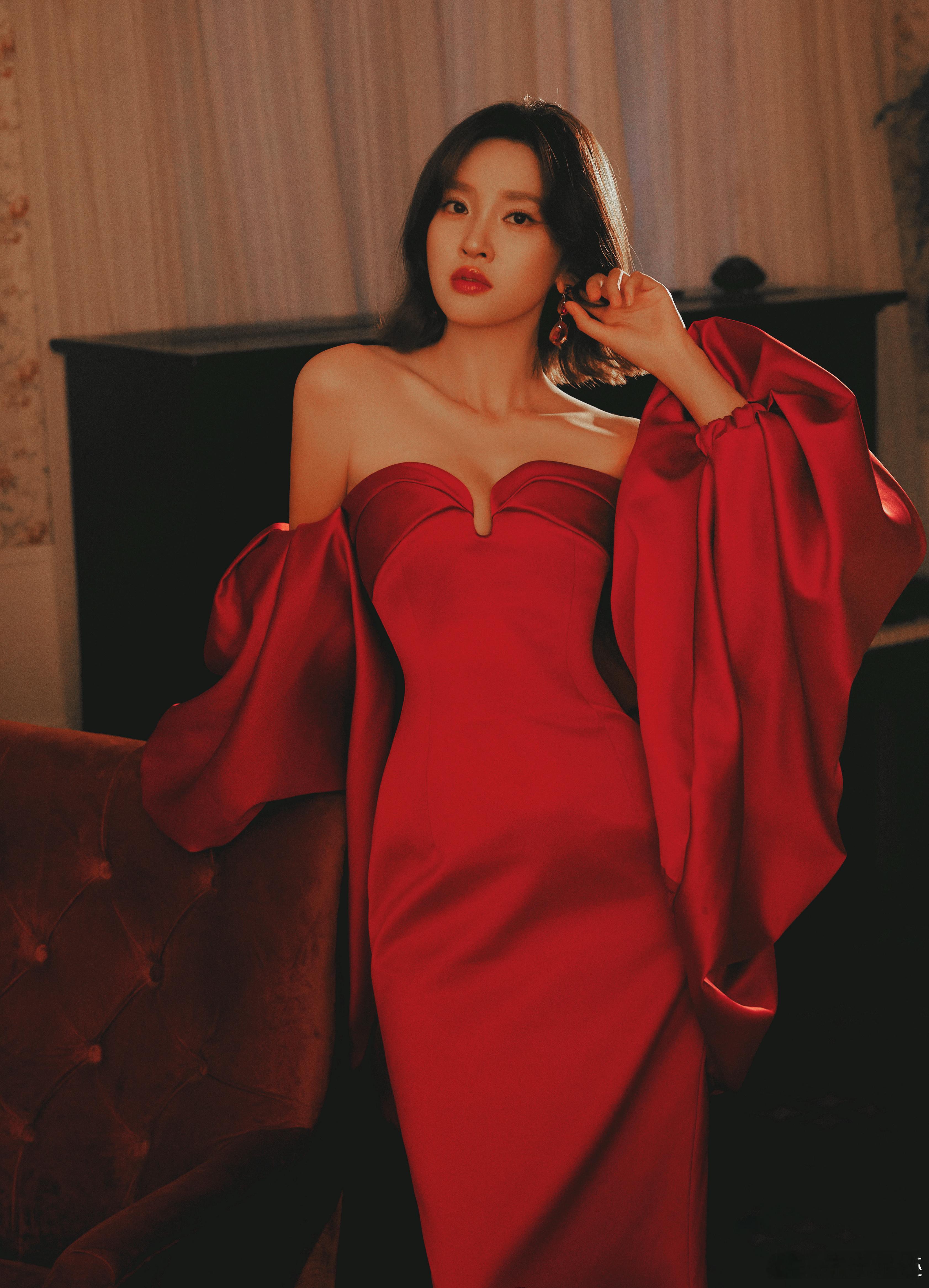 唐艺昕没有妊娠纹唐艺昕烈焰红唇💋 