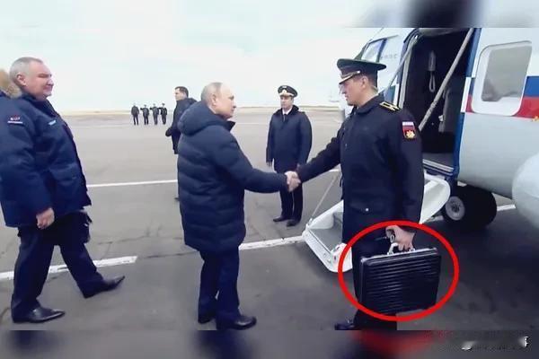 双拳难敌四手啊！俄罗斯对付一个乌克兰手到擒来，可是美国北约等国家加入，俄罗斯再能